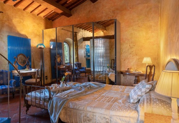 Double bedroom with en suite bathroom on the second floor - Torre al Poggio