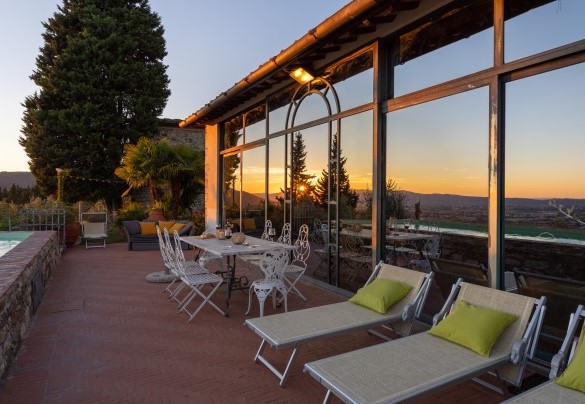 You can experience unique moments lying on the sun loungers greeting the sunset - Torre al Poggio
