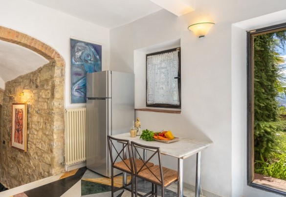 The bright kitchen adjacent to the dining area with access to the outside - Torre al Poggio