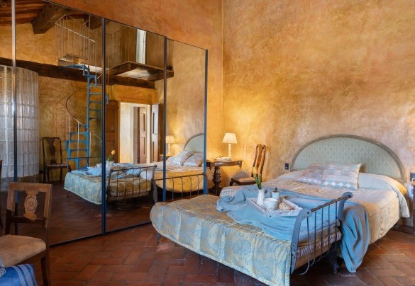 Double bedroom with en suite bathroom on the second floor - Torre al Poggio