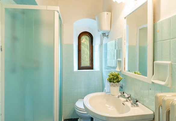 Bathroom with shower on the first floor - Torre di Paciano