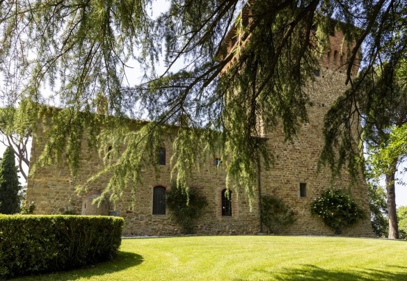 E' il luogo  ideale per vivere un'esperienza tra cultura, arte e natura - Torre di Paciano