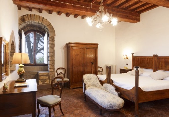 La camera matrimoniale (letto largo 2m) n.4 al primo piano - Torre di Paciano 