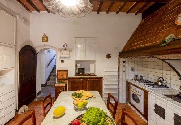 La cucina e le scale per primo piano - Torre di Paciano  