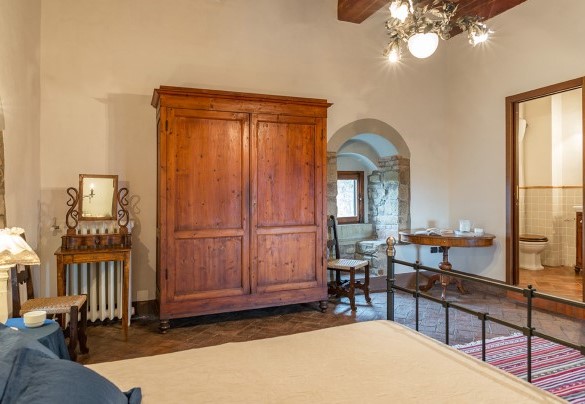 Double bedroom on the third floor in the tower - Torre di Paciano 