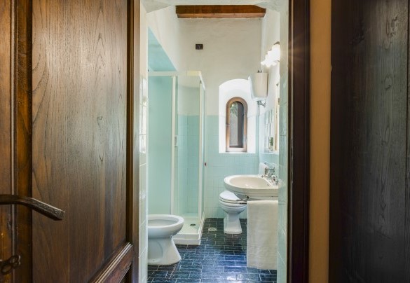 Il bagno con doccia n.2 al primo piano - Torre di Paciano 