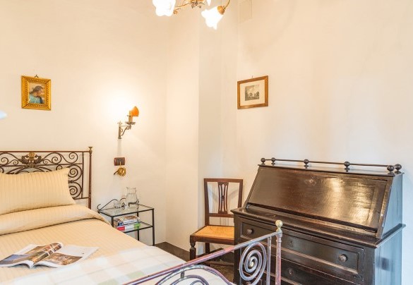 Single bedroom on the first floor - Torre di Paciano 
