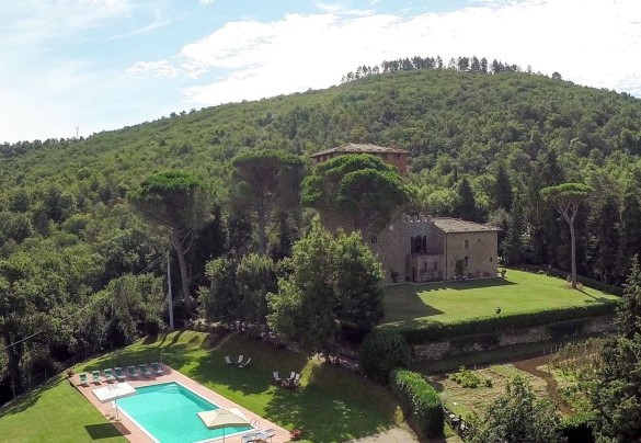 The property is situated on the gentle hills near Paciano - Torre di Paciano 