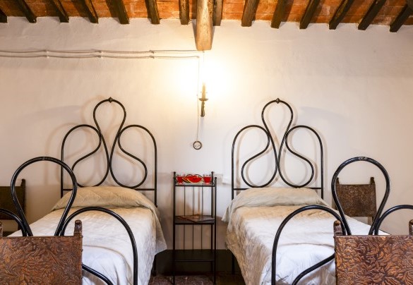 The room in the tower with 2 single beds (joinable) - Torre di Paciano