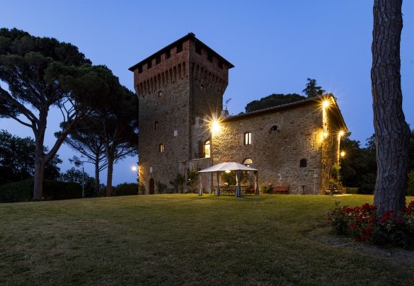 La tenuta in notturna - Torre di Paciano