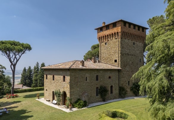 La proprietà è situata nelle immediate vicinanze di Paciano - Torre di Paciano 