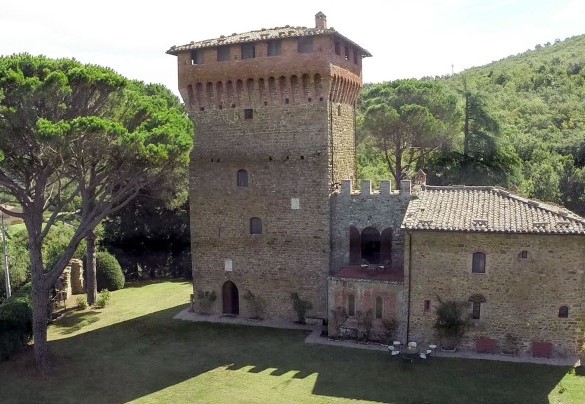 Magnificent, well-kept garden, with its effulgent vegetation - Torre di Paciano 