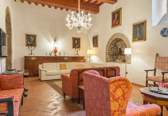 Living room on the ground floor- Torre di Paciano 