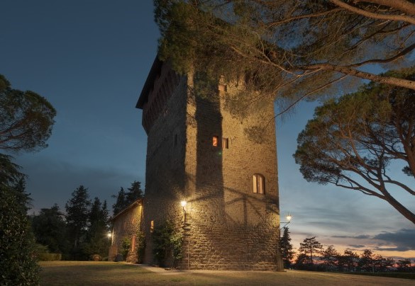 The beautiful illuminated tower - Torre di Paciano
