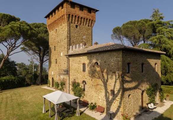 Si eleva a 492m sul livello del mare - Torre di Paciano 