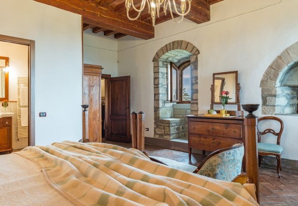 Double bedroom, with bed 2m wide, on the first floor - Torre di Paciano 