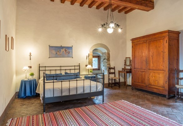 Double bedroom on the third floor in the tower - Torre di Paciano 