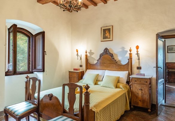 Double bedroom, with bed 1,40m wide, on the first floor - Torre di Paciano 