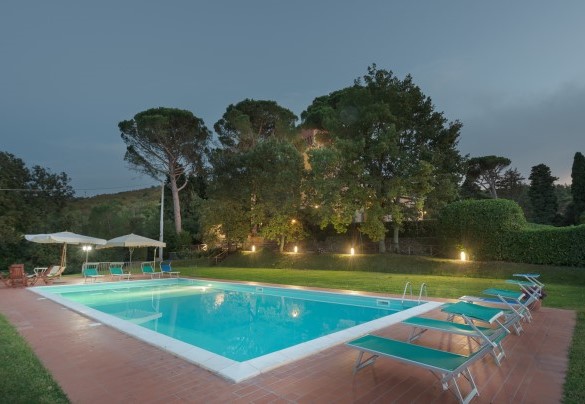  The swimming pool illuminated at night - Torre di Paciano