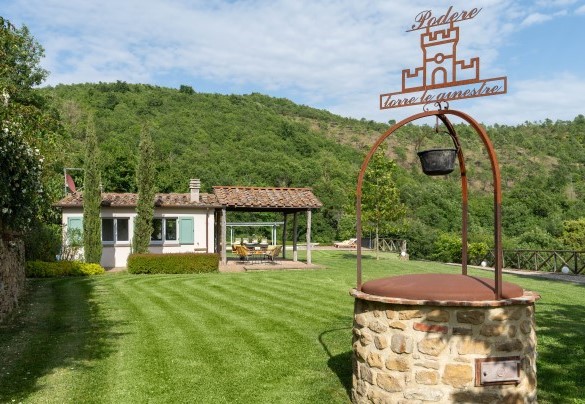 The spa with a well-equipped pergola with ping-pong and sofa - Torre Ginestre