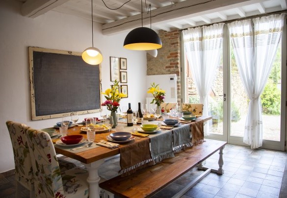 The dining room connected to the outside - Torre Ginestre