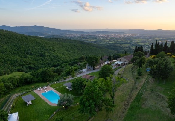 The panoramic pool at sunset - Torre Ginestre