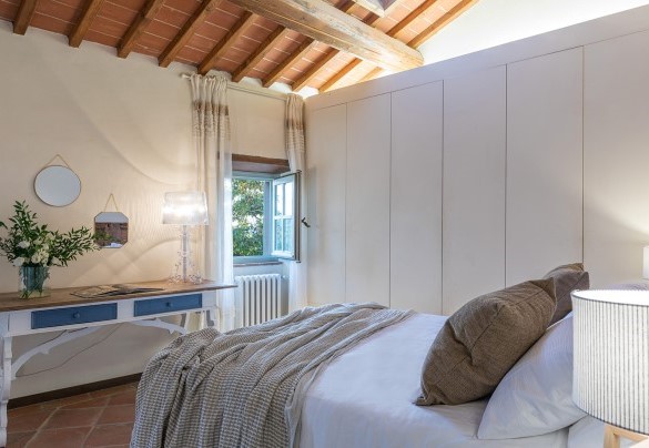 The charming master bedroom - Torre Ginestre