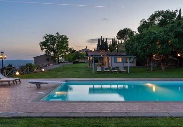 The panoramic pool at sunset - Torre Ginestre