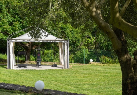 Gym forniture under the gazebo on solarium area - Torre Ginestre