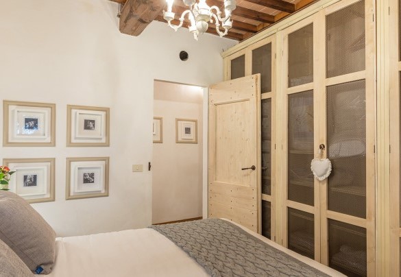 The master bedroom connected to the outside - Torre Ginestre