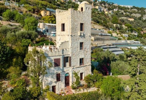 The Saracen tower became a Genoese bulwark after 1251 to defend Ventimiglia - Torre Grimaldi