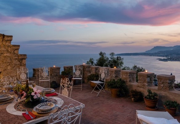Protecting the privacy, intimacy and tranquility of our Guests who find here a perfect refuge to isolate themselves a bit and be able to imagine themselves in a magical past - Torre Grimaldi