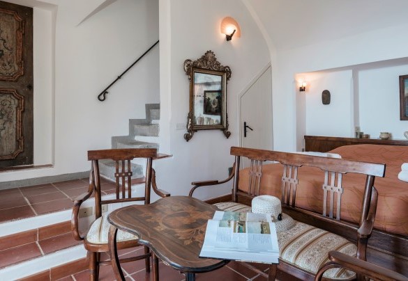 From the entrance floor a first flight of stairs leads down to a double bedroom with en suite bathroom with shower - Torre Grimaldi