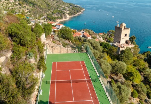 In the northern part of the park the communal tennis court can be used on request - Torre Grimaldi