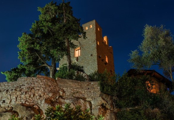 This tower, respectfully, expertly and lovingly restored by the current owners is now a charming and welcoming residence - Torre Grimaldi