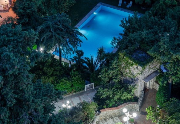 The pool has a rectangular shape and is illuminated in the evening. Measuring 20 x 10 meters, has a maximum depth of 4 meters and has a large solarium surrounding - Torre Grimaldi