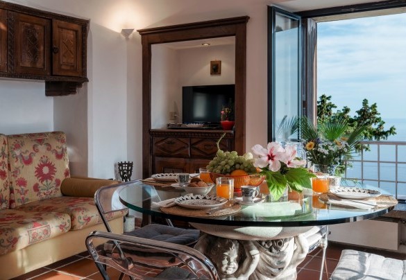 The warmth of the wood and the elegance of the furnishings create this charm with harmony - Torre Grimaldi