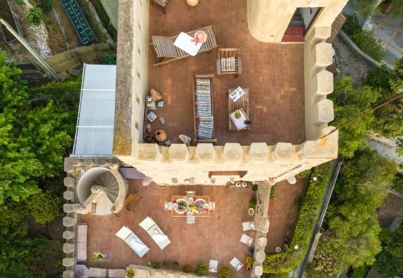 Torre Grimaldi still maintains today, after more than a millennium, its original defense function, in fact protects the privacy, intimacy and tranquility of our Guest - Torre Grimaldi