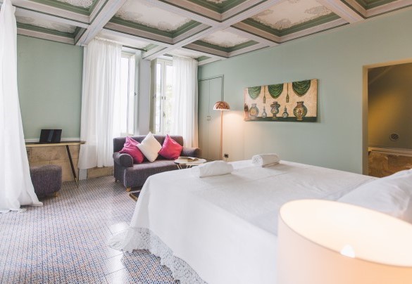 La spaziosa camera da letto ha una porta finestra verso l'esterno - Torre Pirandello