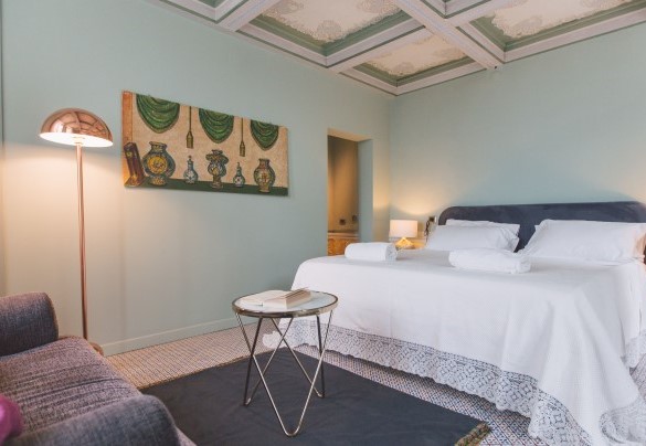 La spaziosa camera da letto con divanetto - Torre Pirandello