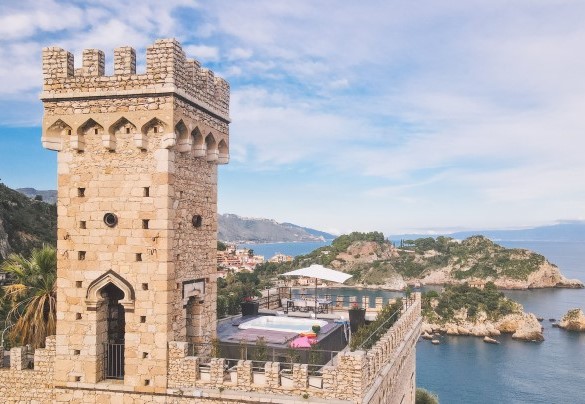 La torre si erge su una vista mozzafiato - Torre Pirandello