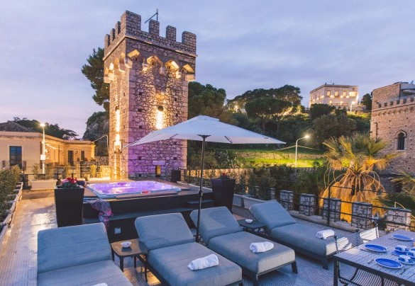 La terrazza illuminata - Torre Pirandello