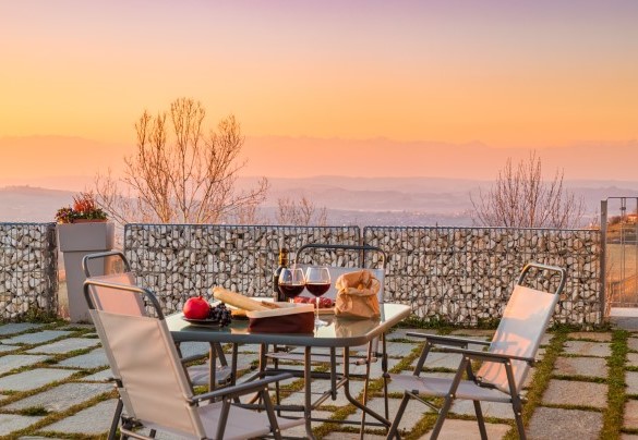 Il suo nome, una semplice ispirazione…… - Villa Tramonto Albese