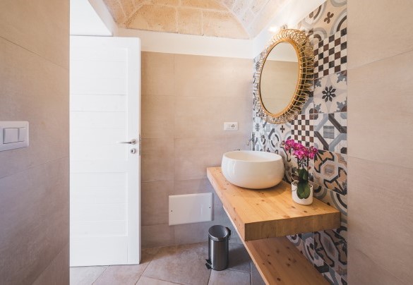 Ensuite bathroom with walk-in shower n.3 -Trulli Biancapetra