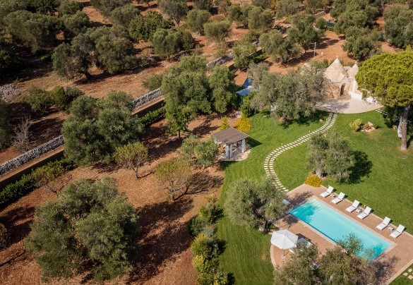 The 500 meters of park seen from above -Trulli Biancapetra