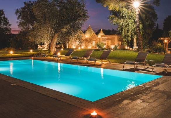 The enchanting scenery of the illuminated swimming pool a few steps from the trulli -Trulli Biancapetra