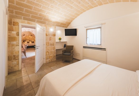 Double bedroom n.1 connected to the dining room -Trulli Biancapetra