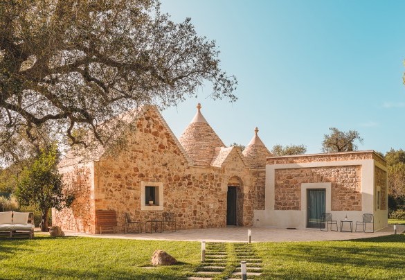 A prime location as white and petrous as Apulian architecture -Trulli Biancapetra