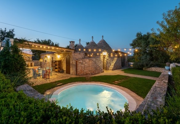 The exterior of Trulli Littoria with its swimming pool illuminated by night  - Trulli Littoria 