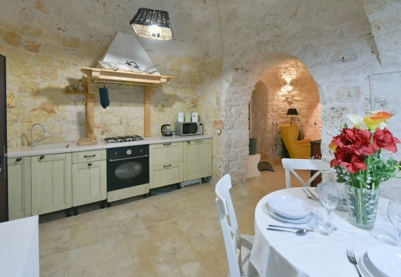 Cucina attrezzata nel trullo – Trulli Littoria